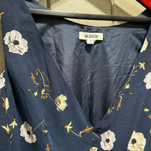 💙✨BB Dakota✨💙 Size Medium Blue Dress Flow Sleeves Mini V Neck - Picture 4 of 5